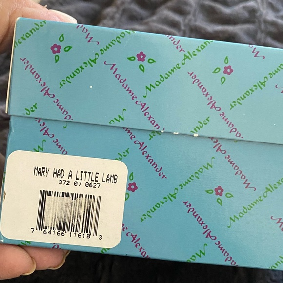 Madame Alexander Mary had a Little Lamb - Picture 4 of 4